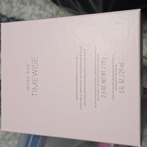 BRAND NEW!!Mary Kay TimeWise Microdermabrasion Plus Set - Light Pink